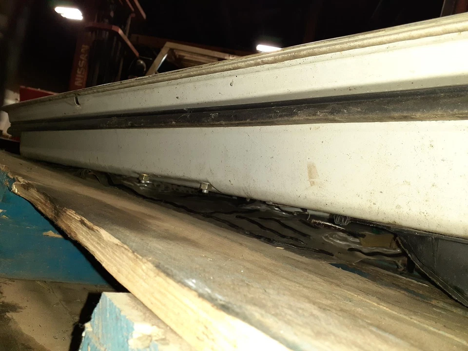 Used Front Right Door fits: 2003 Mitsubishi Eclipse electric Cpe Front Right Gra - Imagem 2 de 4