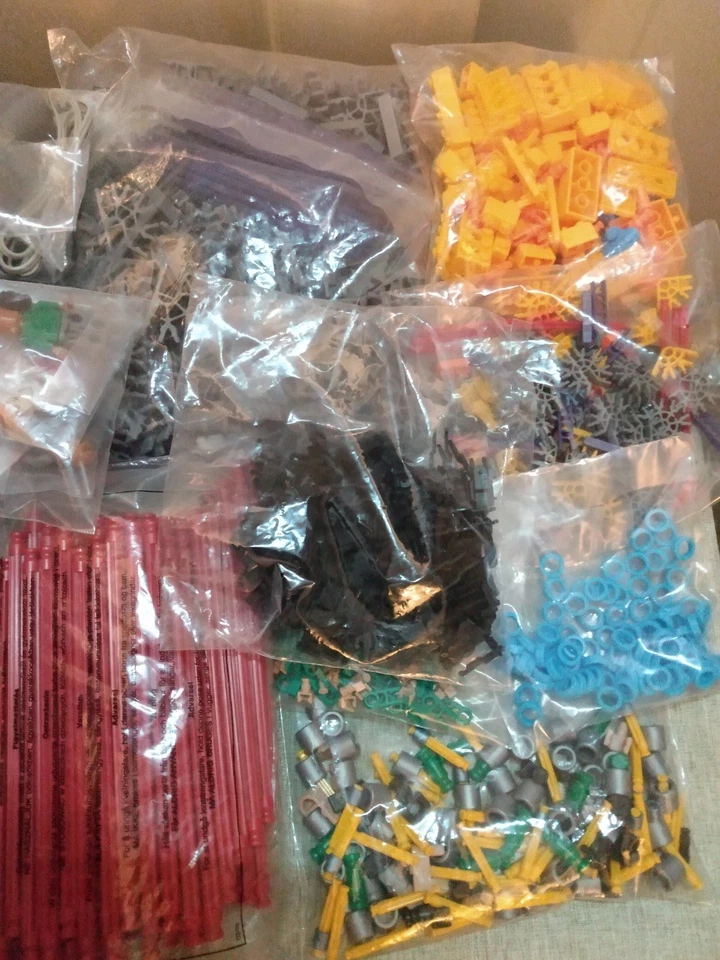 K'NEX #50085 Sawblade Thrill Ride Building Set 1555 Knex Pieces - 1 Missing Hat - Image 4 of 4