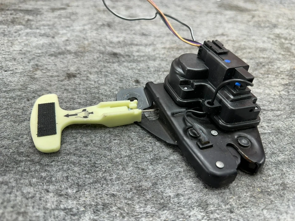 11-23 Dodge Charger Chrysler TAPA MALETERO BLOQUEO PESTILLO ACTUADOR Y MANGO DE LIBERACIÓN OEM Foto 2 de 4