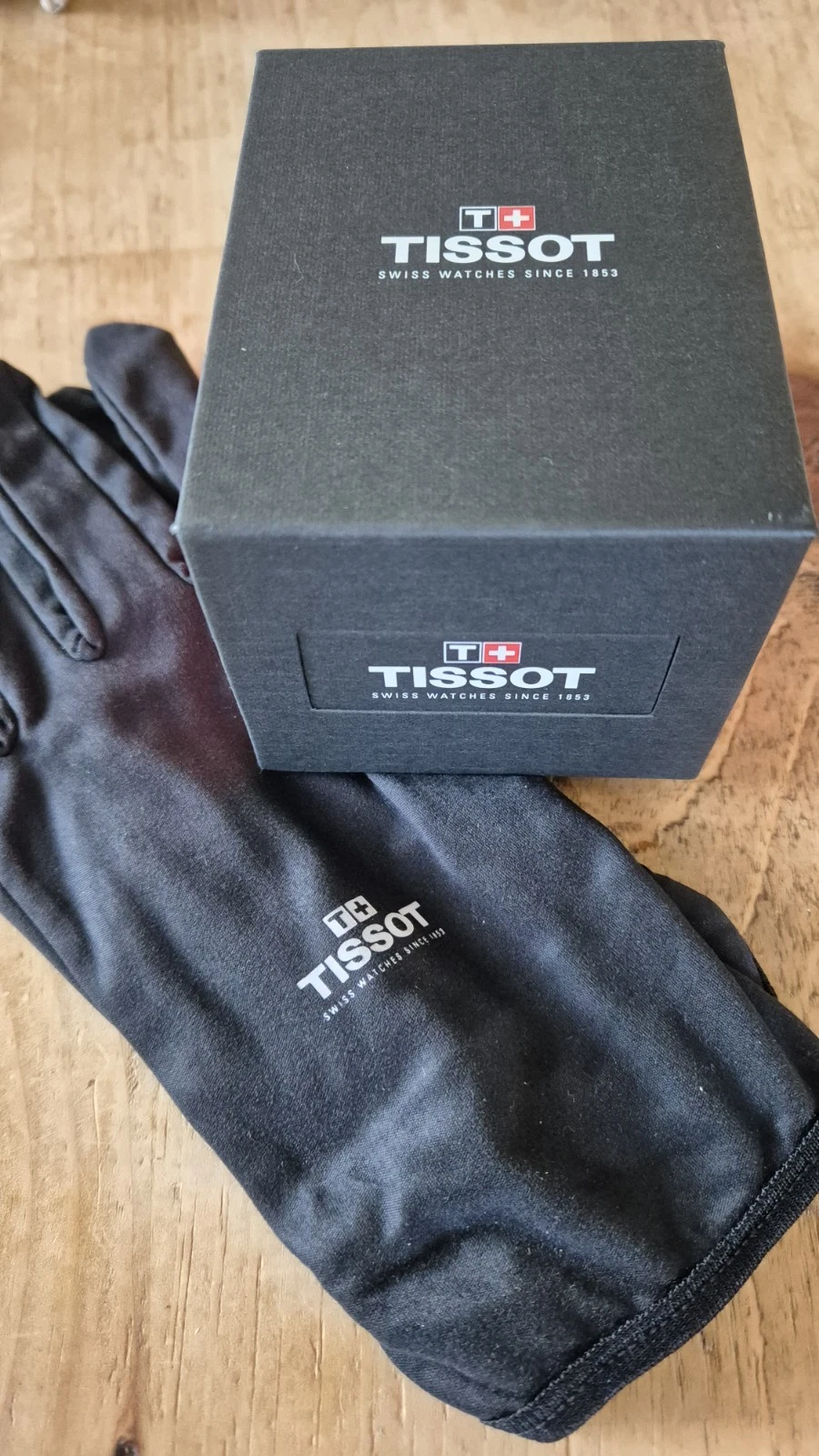 Tissot Watch Branded Box, Gloves. & felt travel pouch. new
Opens in a new window or tab