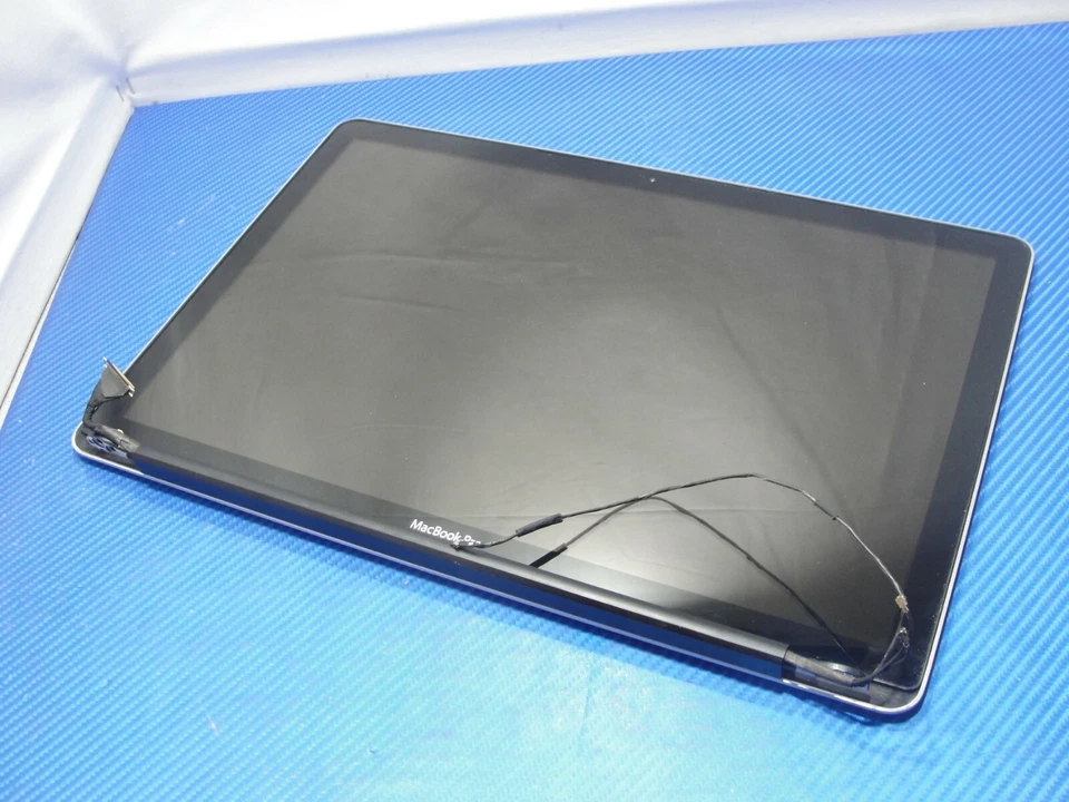 MacBook Pro A1286 Early 2010 MC371LL/A 15" Glossy LCD Screen Assembly 661-5483 - Image 3 of 4