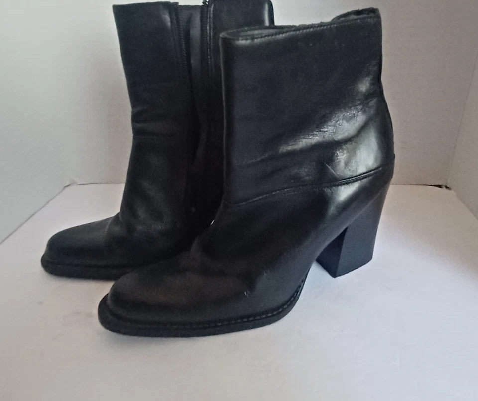 Bota de salto Nine & Co couro preto panturrilha média zíper lateral biqueira quadrada tamanho 6M - Imagem 3 de 4