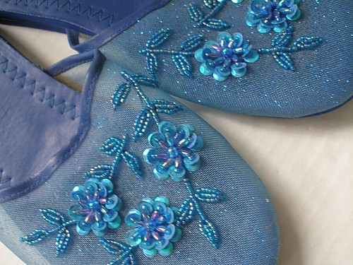 Women's Blue Slippers Size 8 Flats Mesh Netted Flowers Beads & Sequins New - Picture 4 of 11