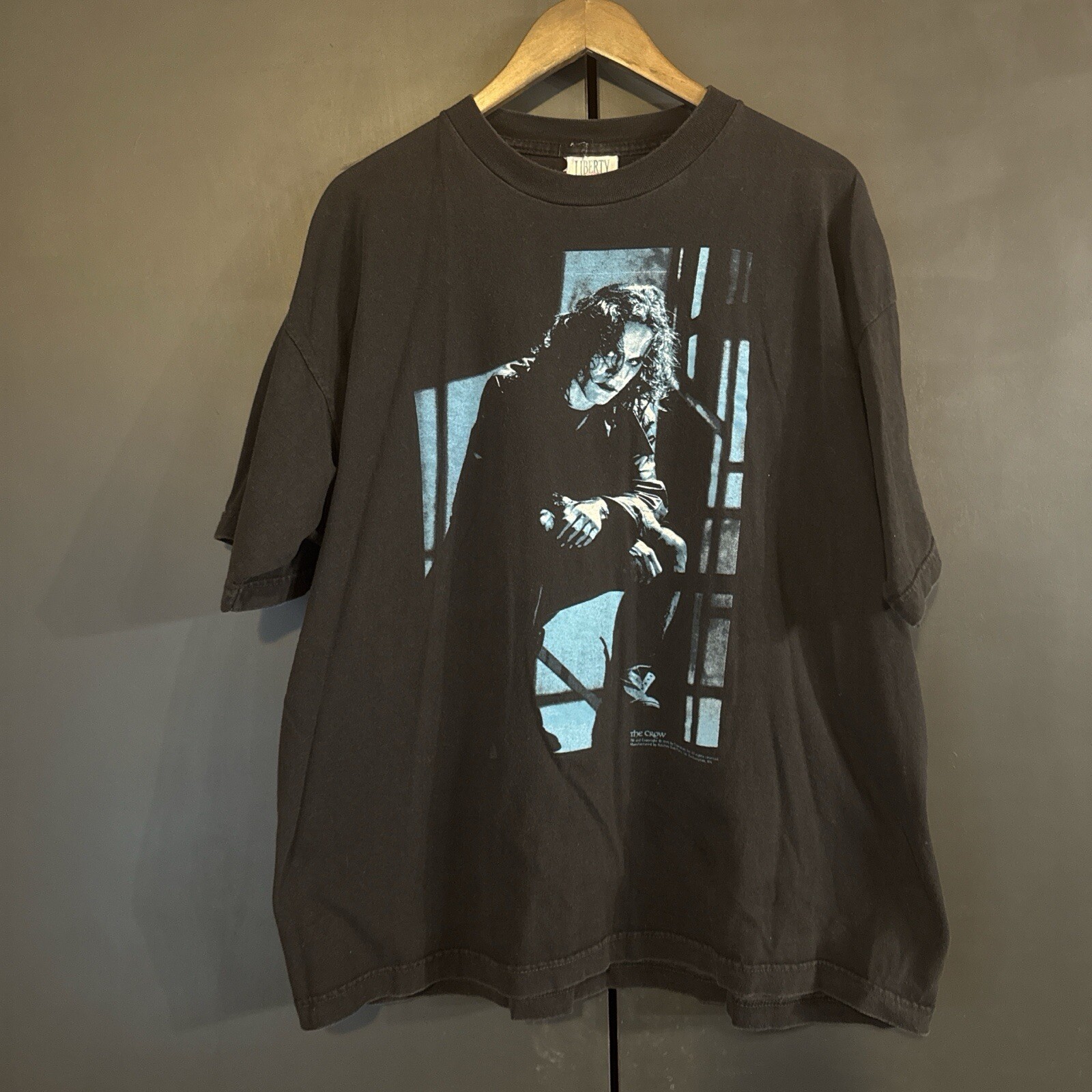 The Crow VTG SZ XL 1995 Tee LIberty Tag Black Blue Graphic Brandon Lee Rare Fade