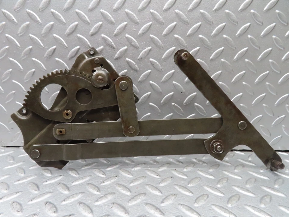 ⚙18826⚙ Mercedes-Benz W121 190b Ponton Rear Left Manual Window Regulator - Image 4 of 4