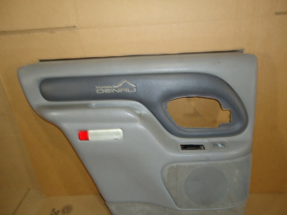 GMC Yukon Denali 1999 2000 trasero izquierdo interior puerta panel gris piedra Foto 3 de 4