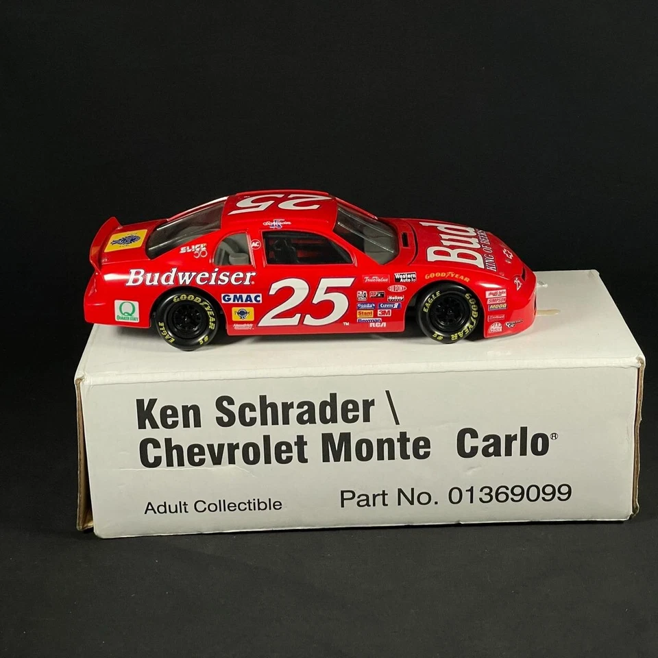 Revell 1991 NASCAR 1:24 #25 Kenny Schrader Budweiser Chevrolet Monte Carlo MIB - Image 4 of 4