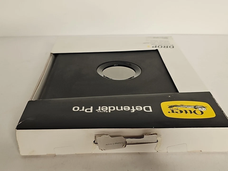 OTTERBOX Defender Series Case for Apple iPad Pro 11” (1st, 2nd, 3rd, 4th Gen) - Image 3 of 4