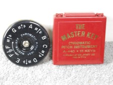 W.M. Kratt Co The Master Key Chromatic Pitch Instrument A-440 13 Keys