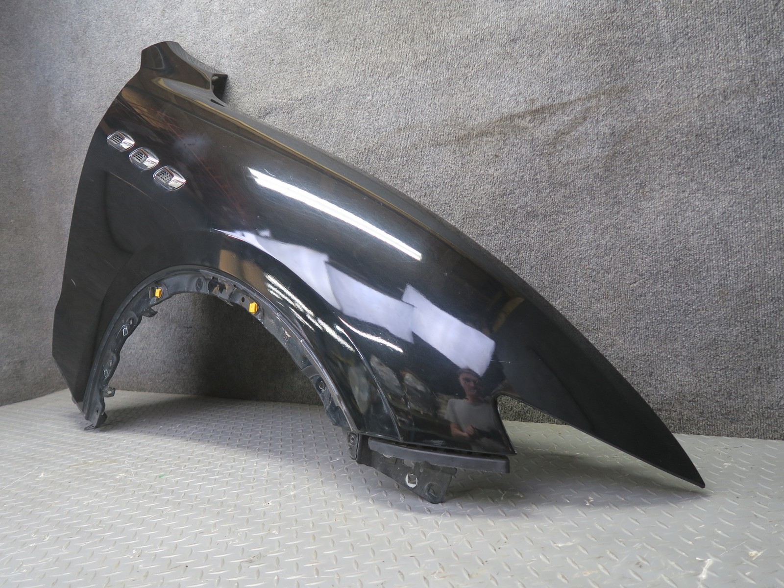 2017-2020 MASERATI LEVANTE M161 FRONT RIGHT FENDER SHELL COVER PANEL BLACK