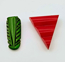 Vintage Bakelite Art Deco Fur Scarf Clips Red Triangle Green Carved