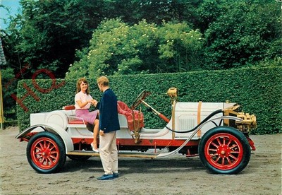 Ansichtskarte; Oldtimer, unbekanntes Modell, Dame am Steuer