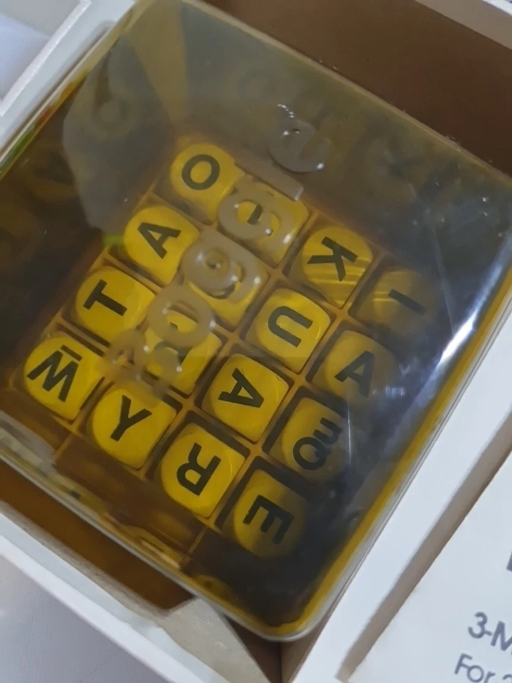 Vintage "Boggle" 3 Minute Word Game by Parker Brothers Complete (1987) - Image 3 of 4