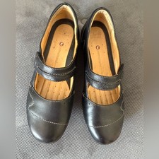 Clarks Black Leather Flats Sz 8