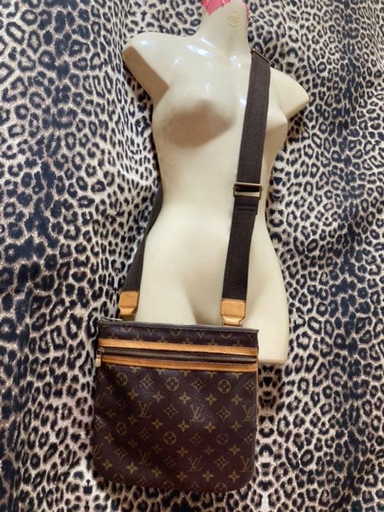 Authentic Louis Vuitton Monogram Pattern Crossbod… - image 1