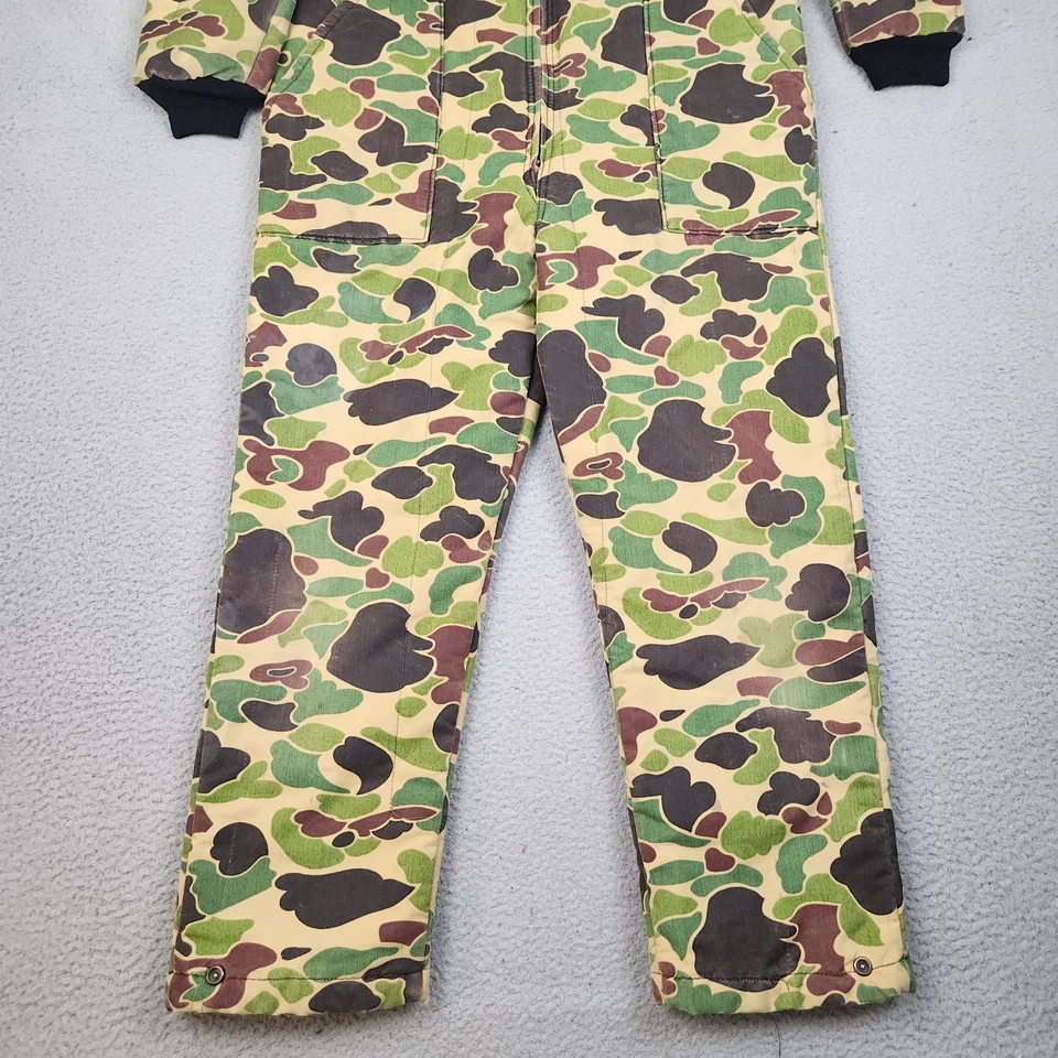 Macacão de caça vintage masculino grande camuflado de pato com zíper isolado EUA ao ar livre - Imagem 4 de 4