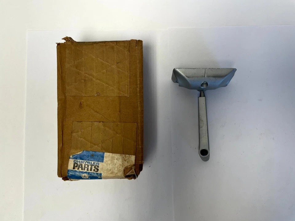 Soporte de espejo retrovisor de carrocería Plymouth Dodge A & B 1967-1971 2945208 nuevo en stock Foto 3 de 4