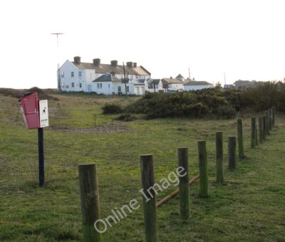 Foto 6x4 Hundeklo am Parkplatz bei Coastguard Cottages, Shingl c2012