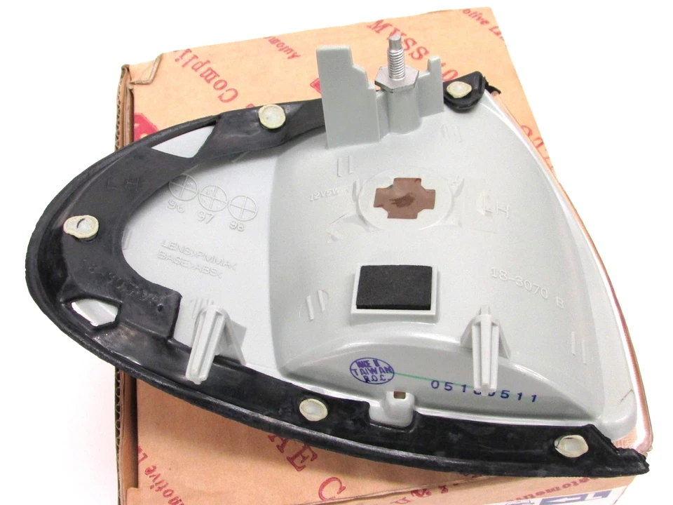 ¡NUEVO! 95-97 FORD WINDSTAR LADO DEL CONDUCTOR LH ÁMBAR ESQUINA INTERMITENTE LÁMPARA MARCADOR Foto 2 de 3