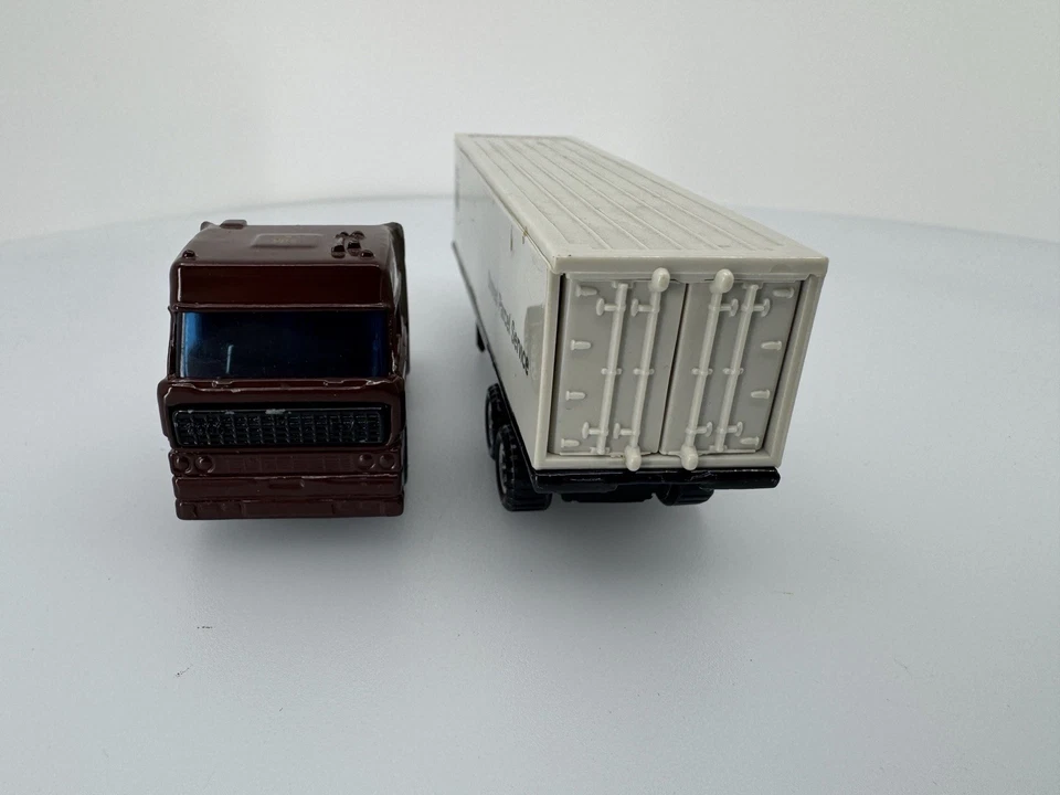 1987 Matchbox DAF3300 Space Cab UPS Cab And Trailer 1:86 Semi - Image 4 of 4
