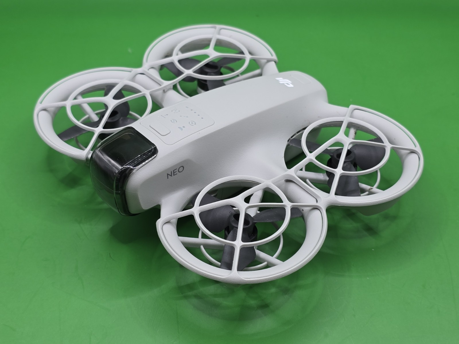 DJI Neo - Palm Sized Drone - Mobile APP controller 