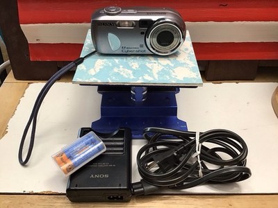 Sony Cyber-shot Camera 5.1 MP DSC -p93 3x Optical zoom Tested W/ Charger & Bag 