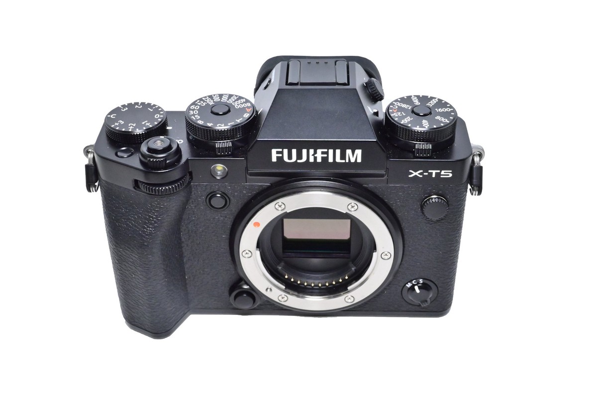 Fujifilm XA-5 ブラック FUJIFILM X-M5 Mirrorless Camera with XC 15-45mm f/3.5-5.6