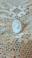 “Vintage Shell Cameo Ring – 5.81g – Appears to Be Gold (Unmarked) – Hand-Carved”