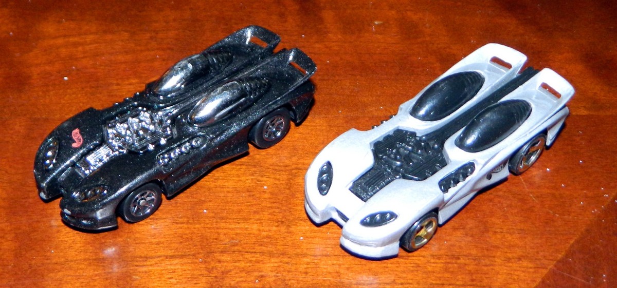 TWO VINTAGE 1994 HOT WHEELS SPLITTIN IMAGE II BLACK SILVER