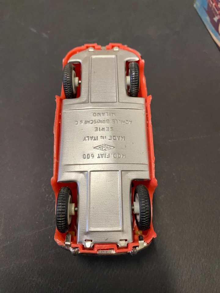 FIAT 600 INGAP Serie Brioschi 1:25 circa Rosa nuova con scatola. - Immagine 4 di 4