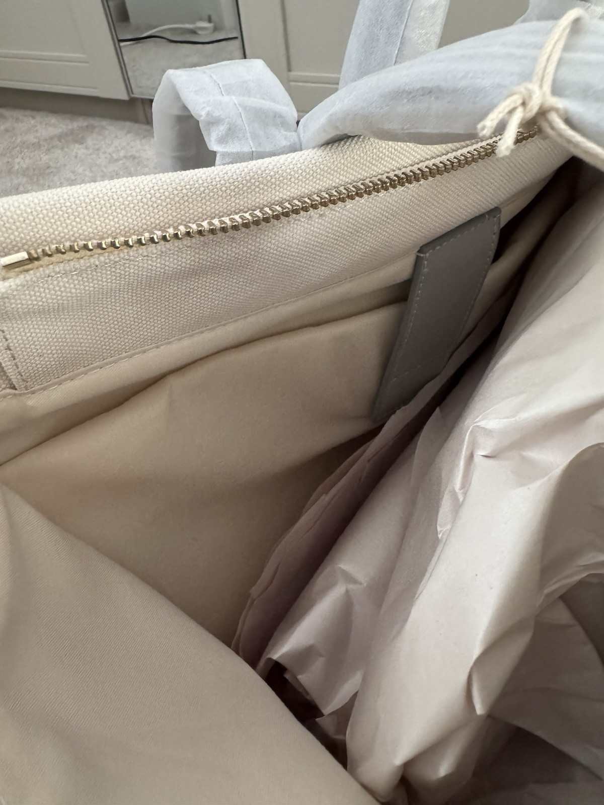Brand New Audi Woman’s Shopper Bag In Cream/grey image 7