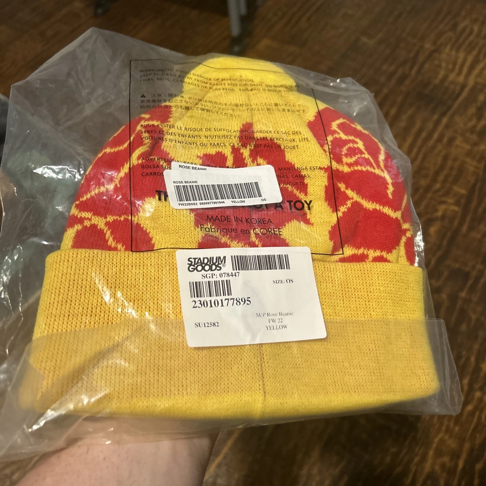 Supreme Rose Beanie JAUNE   OS   Chapeau de neige de ski d'hiver   RARE/VENDU TOUT NEUF !