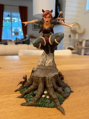 Marvel The Unbeatable Squirrel Girl Figure PVC Diorama Diamond Select Statue