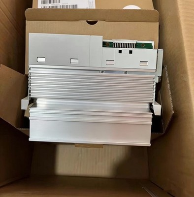 E82EV222K2C900 NEW LENZE E82EV222_2C900 8200 Vector 2.2kW