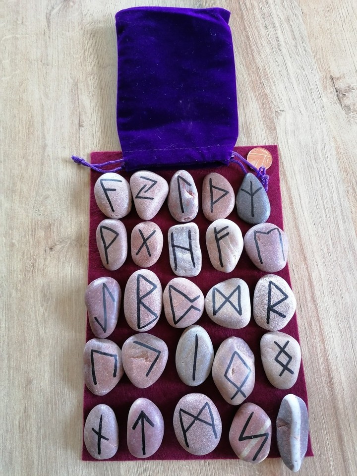 RUNES SET 178 HANDCRAFTED LGE PEBBLE STONES & USAGE GUIDANCE PAGAN ...