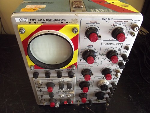 Tektronix 545A Oscilloscope-Powers Up & Responds-W/Type CA Plug In - SR256x - Picture 2 of 10