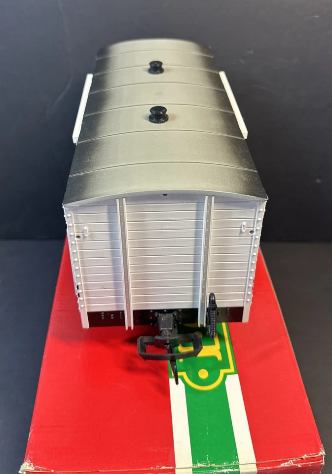 G Scale LGB 4032L *2 Löwenbräu Munchen Beer Reefer Car - Image 4 of 4