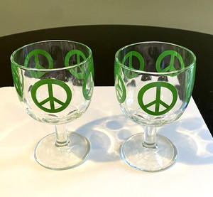 Vintage Peace Sign Thumbprint Beer Glass Goblet Green Set of 2 Retro Hippies