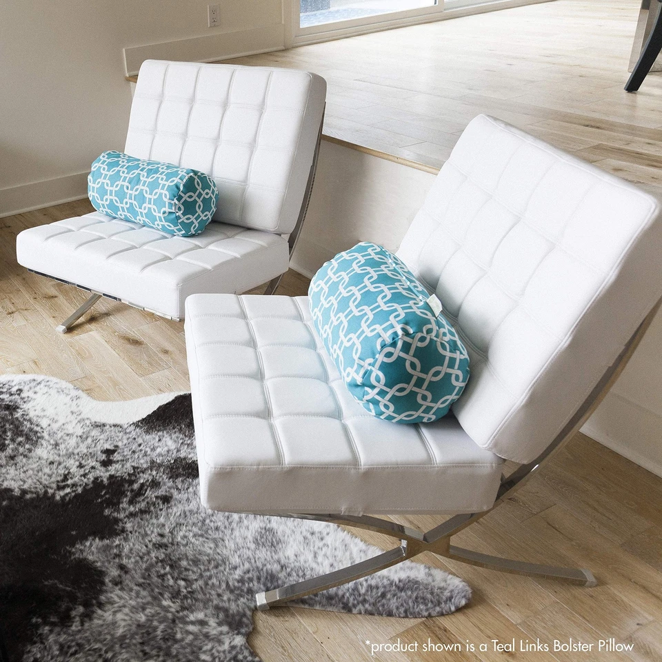 Almohada acolchada redonda Goods Red Plantation interior/exterior 18,5" L x 8" W x 8" H Foto 2 de 2