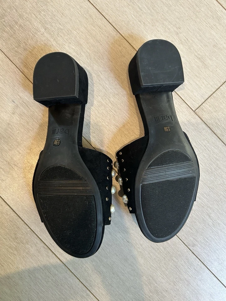 Bar III Mujer Negro con Detalle Dorado y Perla Talla 5.5 Foto 2 de 2