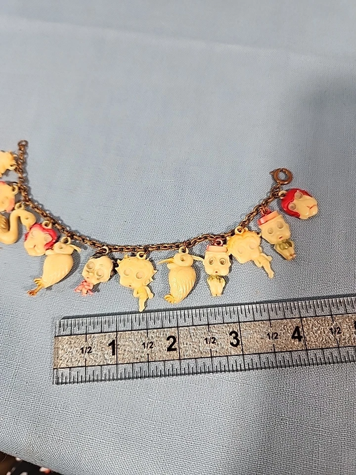 Pulsera Vintage Cracker Jack 12 Dijes Ojos Googly Celuloide Pájaro Hombre Betty Boop Foto 2 de 4