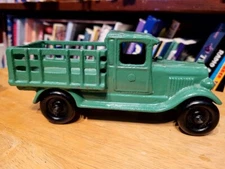 VINTAGE 1920'S  GREEN A.C. WILLIAMS CAST IRON STAKE TRUCK