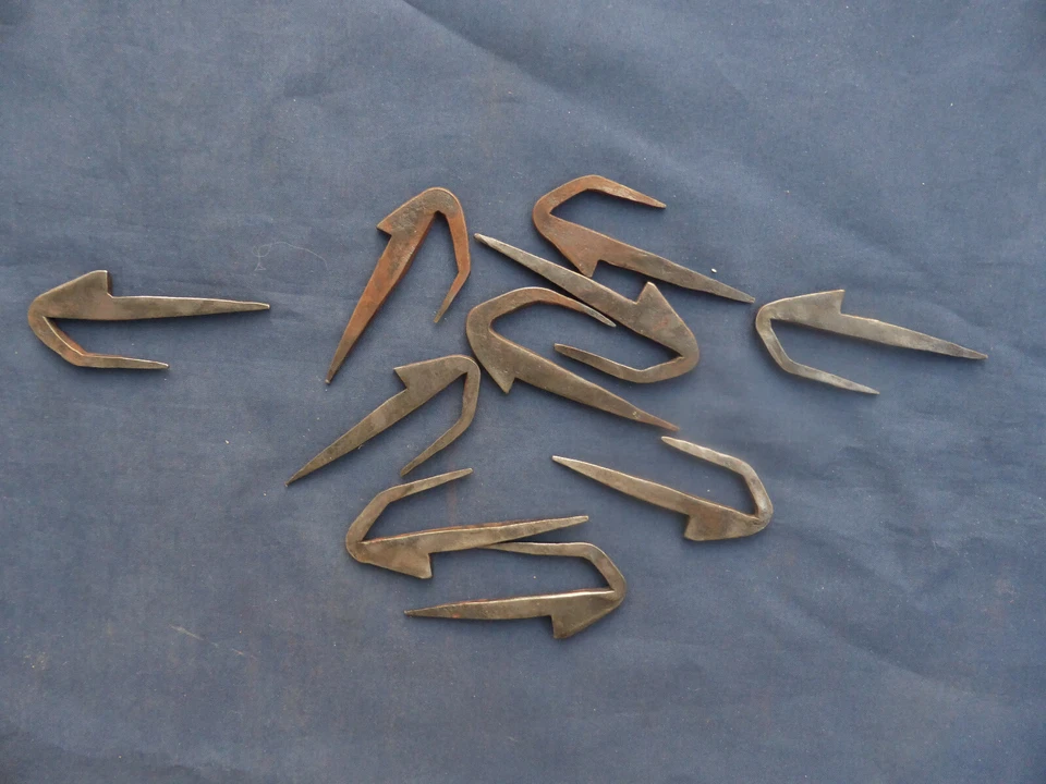 Mentonnet fer à planter Pour clenche Longueur totale 7,5 et 8  cm - Photo 3/3