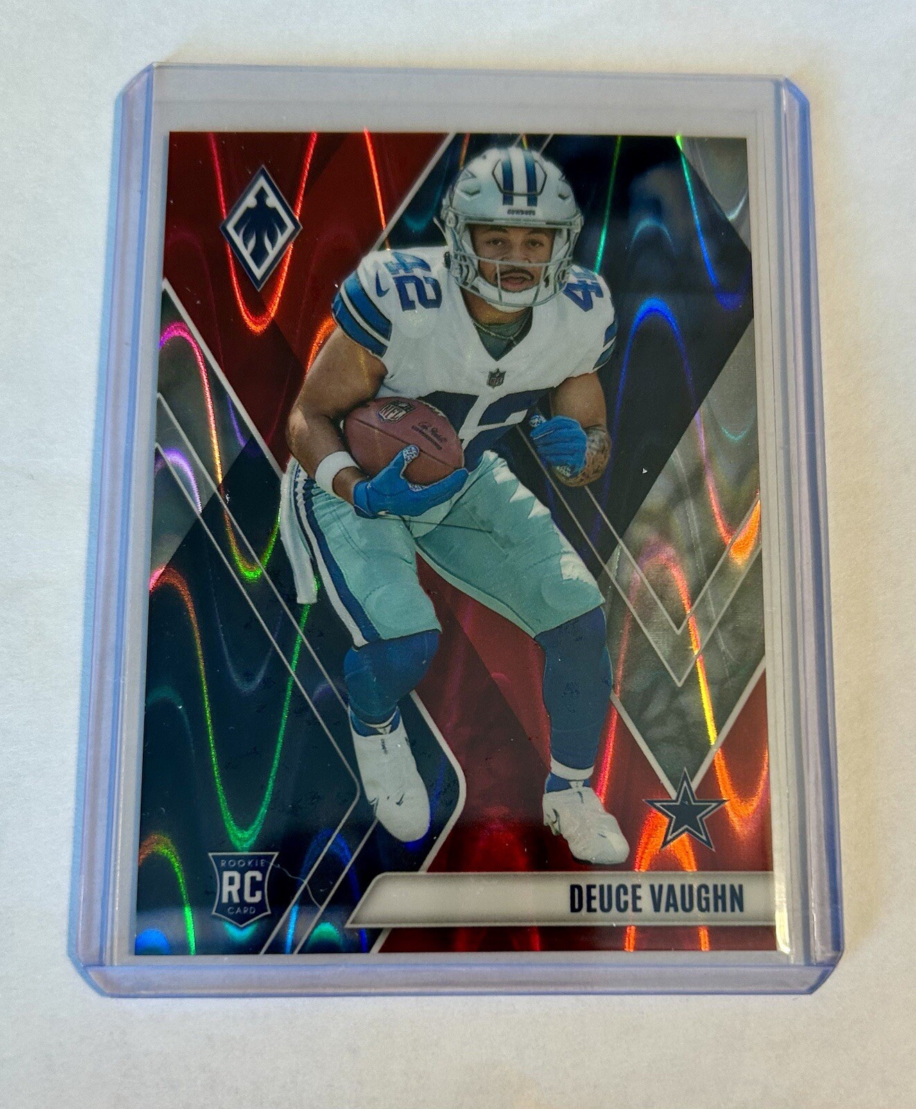 2023 Panini Phoenix - Rookies Red Seismic #134 Deuce Vaughn /199 (RC)