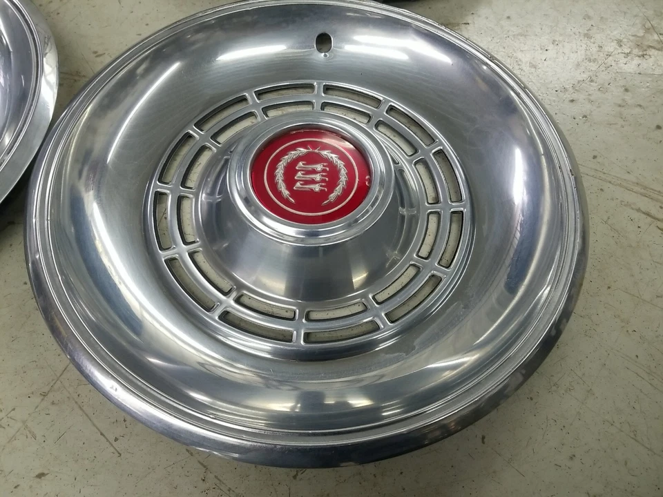 *Juego de 4* Tapacubos Ford LTD II 1977-1982 de colección 14" cubiertas de rueda logotipo rojo USADO Foto 3 de 4