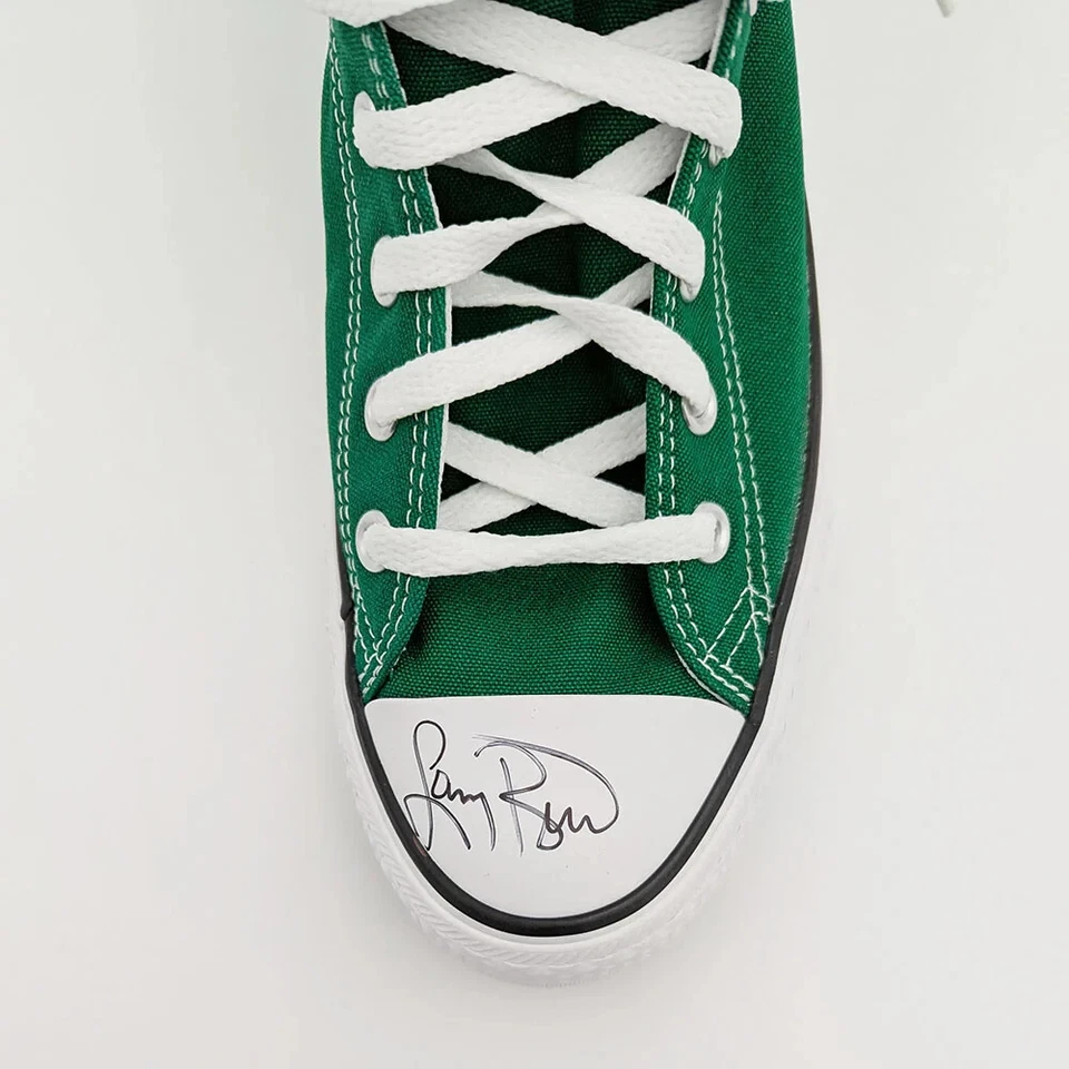 Zapato de baloncesto Larry Bird autografiado Converse Chuck Taylor All-Star Foto 3 de 3