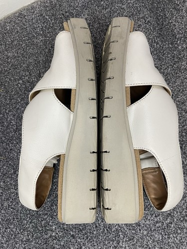 Sandalias Clarks de cuero no estructurado blancas con correa cruzada Reino Unido 4,5 UE 37,5 - Imagen 4 de 8