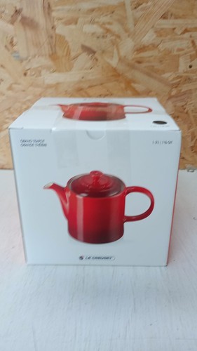 Le Creuset Grand Teapot, Enamelled stoneware, 1.3 litres, Serves 4 cups - Flint - Picture 6 of 15
