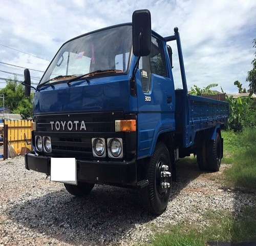 Fits Toyota Dyna BU 60 85 96 1984 - '95 Left Front Corner Indicators Lights - Picture 9 of 9