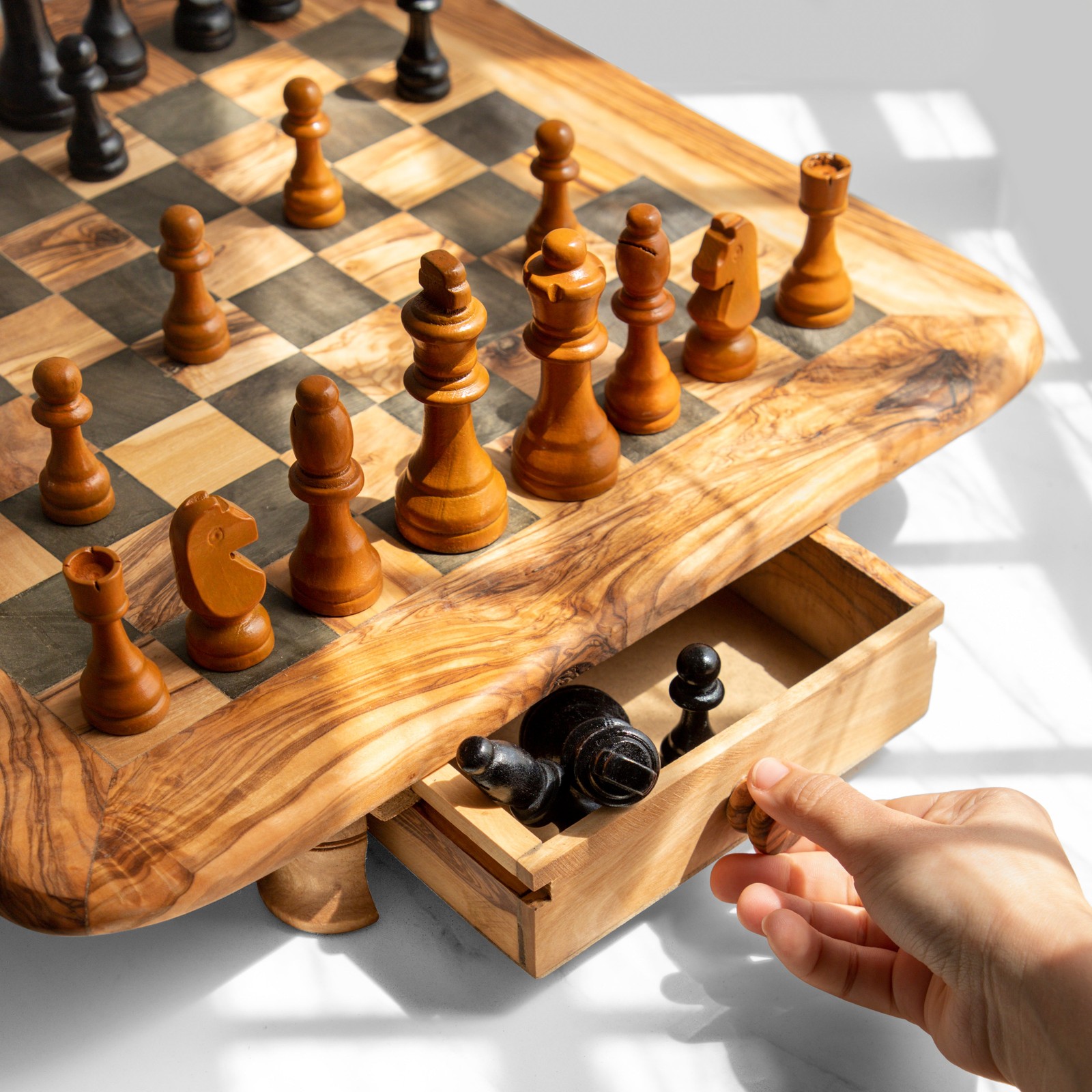Jeu d'échecs en bois d'olivier fait main avec plateau premium aux bords arrondis
